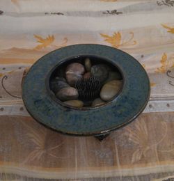 Flower vase [pottery]