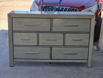 DRESSER