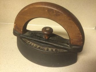 Vintage mrs Potts iron very nice