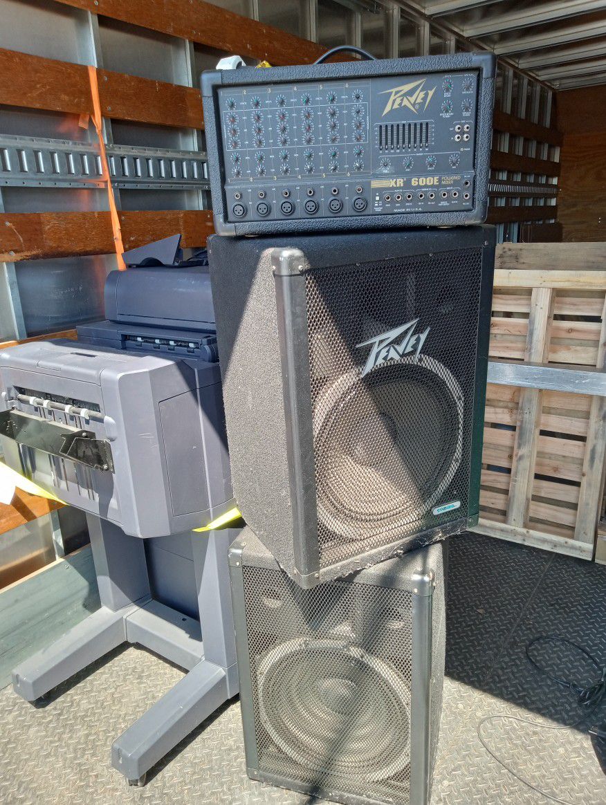 PEAVEY®️ 115 DL Speakers / XR 600 E POWERED MIXER