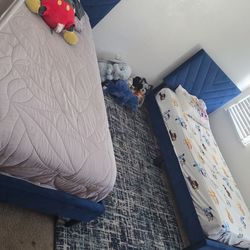 2 NAVY BLUE VELVET TWIN BEDS $100 each