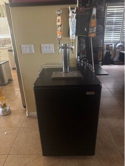SUMMIT KEGERATOR