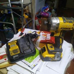 DEWALT 3 SPEED IMPACT BIT DRIVER BRUSHLESS 5AH BATTERY & CHARGER