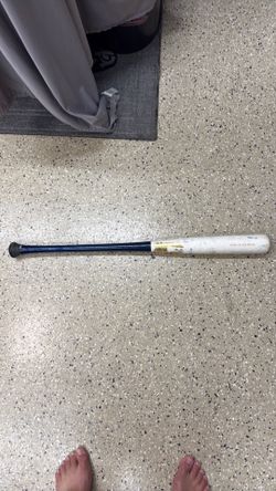 33/30 Chandler Acuna wood bat. Offer : cash or trade (prefer cash)