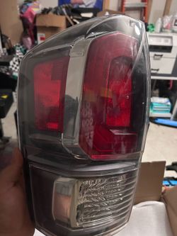 Toyota Tacoma 2017 tail lights