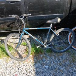 Specialized Mountain Bike 26"good condition 