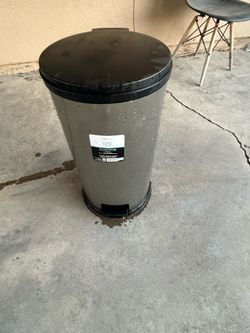 Nice stainless steel step trash can