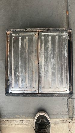 Small electric tile cutter used still works good