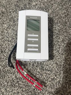 Honeywell LineVoltPRO 7000 Digital Non-Programmable Electric Heat Thermostat TL7235A1003 208/240V 3600W.