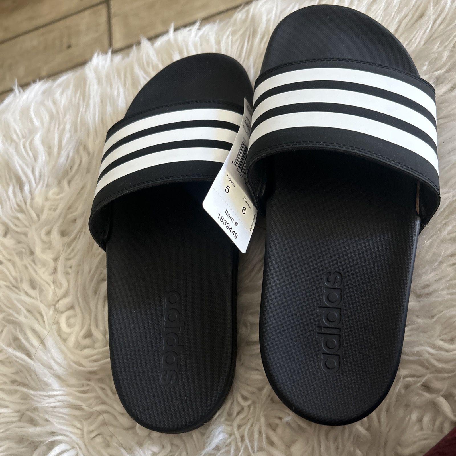 Adidas Sandals Women’s Size 6 New 