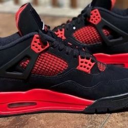 Mid-cut basketball shoes
