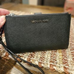 Michael Kors Wallet. Textured Finish. Like New
