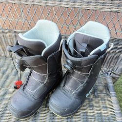 Women’s Burton Snowboarding Boots & Bindings