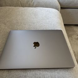 MacBook Pro 13” (M1, 2020) – 16GB RAM / 256GB SSD 