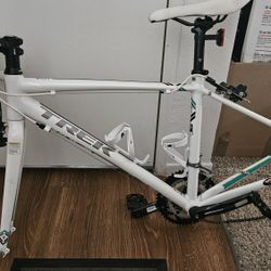 Womens Trek Road Bike. Like New 600 Obo
