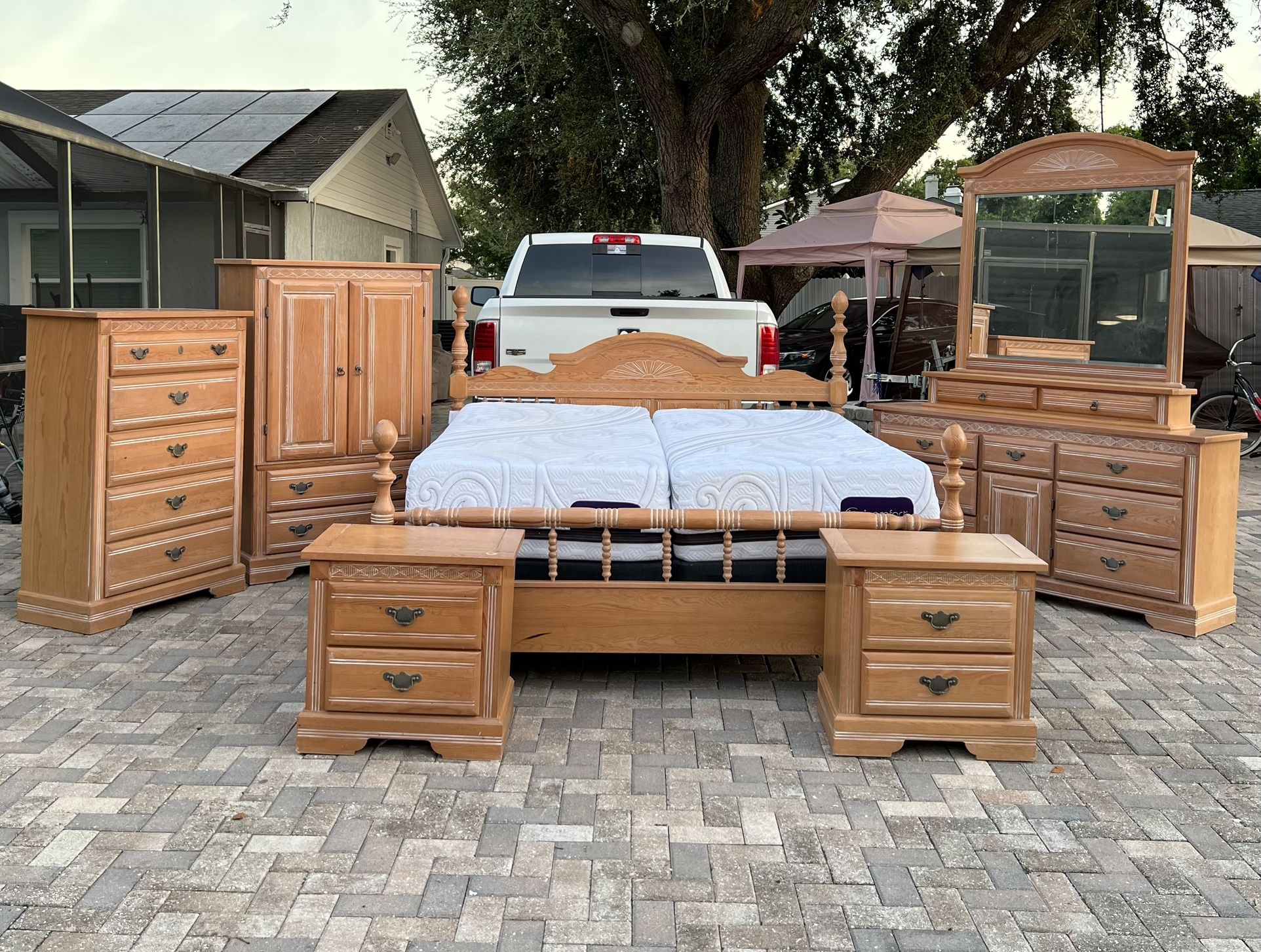 Beautiful 7-piece size King bedroom set with mattress and box spring in perfect condition. I can deliver for an additional cost.