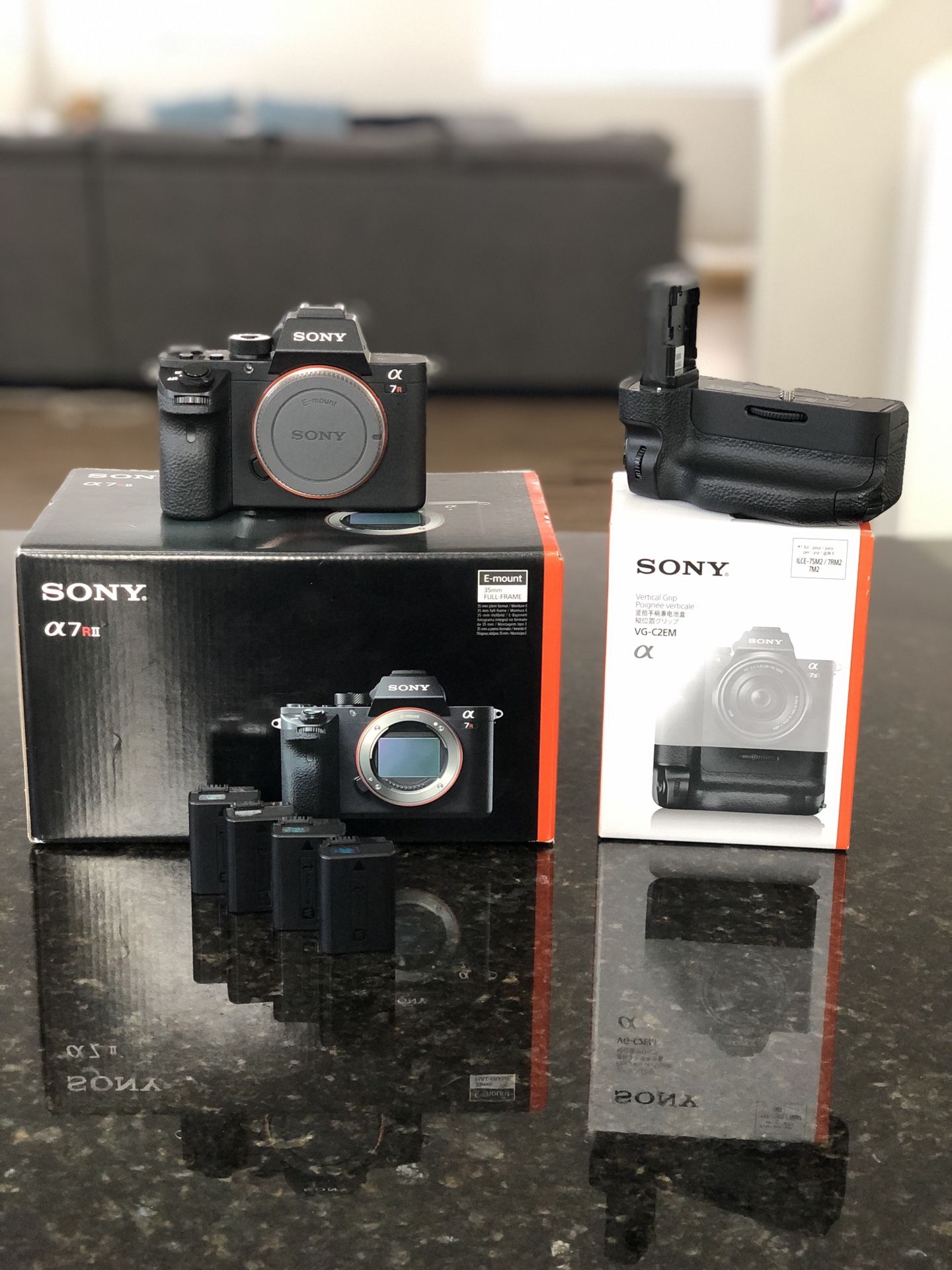 Sony A7rii + Sony Vertical Grip (Mint Condition)