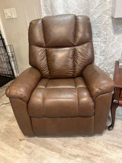 Ultra cozy zero gravity powered recliner