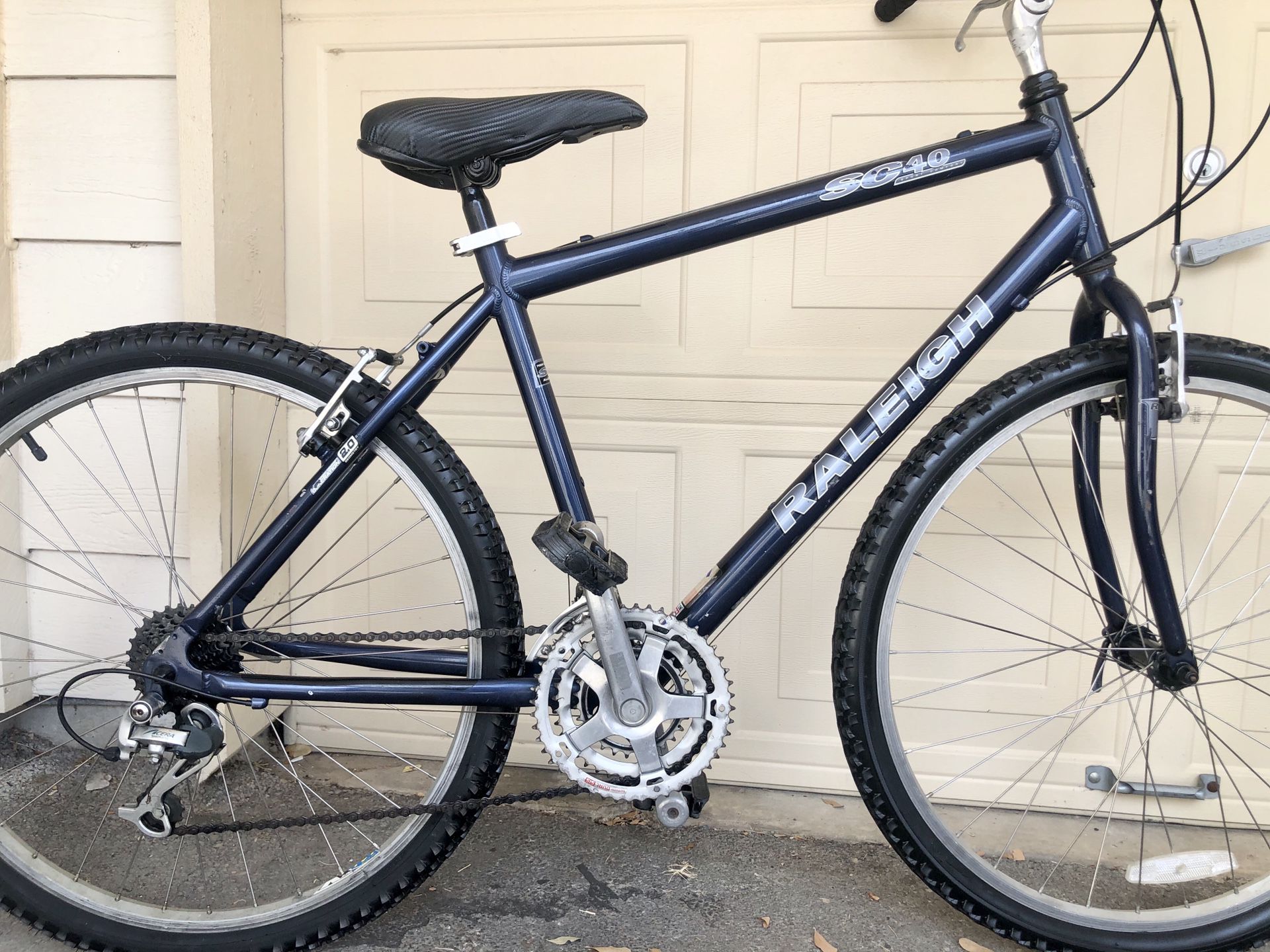 Raleigh Commuter bike mountain made in USA bike 26 inch tires 19” frame Trek Haro Specialized road bike