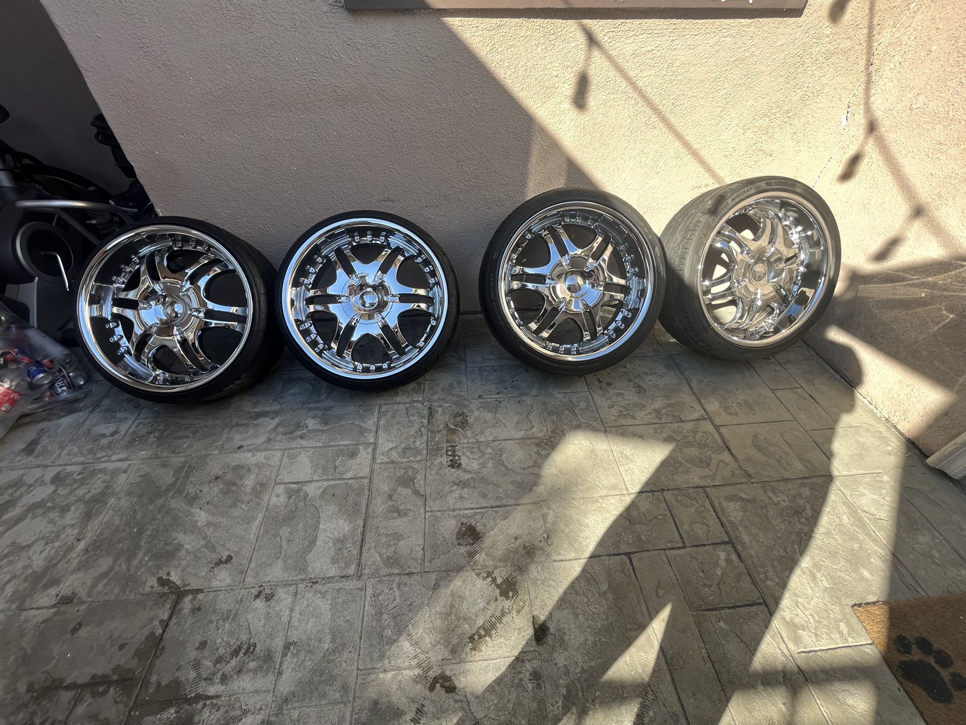20” Custom Chrome Wheels! Jaagruti Center Caps (Universal)