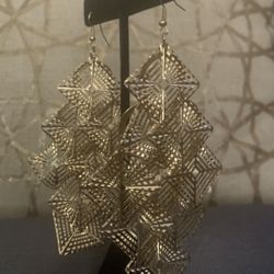 Gorgeous lightweight earrings