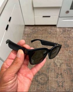 Bose Frames Sunglasses/speakers