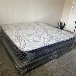 Queen Mattress Come With Free Box Spring - Free Delivery 🚚 To Reasonable Distance 