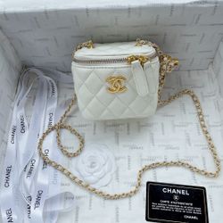 ππ‘ππ§ππ₯ woven gold ball-shaped small-sized purse