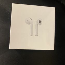 Apple AirPods (2nd Generation) Wireless Earbuds with Lightning Charging Case Included. Over 24 Hours of Battery Life, Effortless Setup. Bluetooth Head