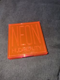 Huda Beauty Neon Pallette