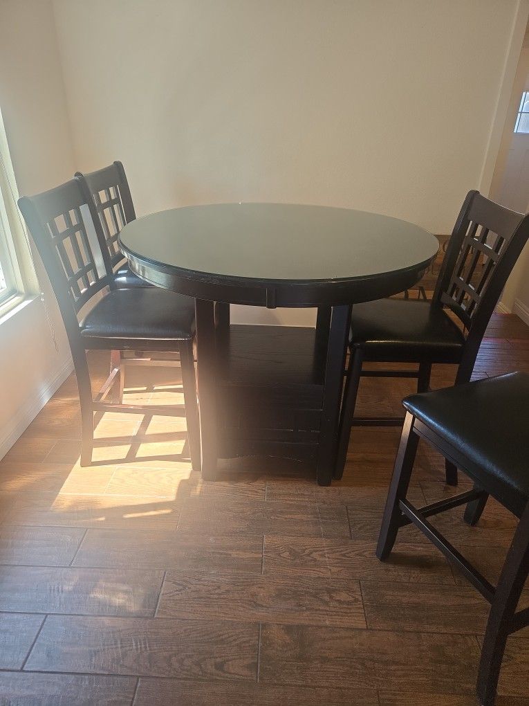 Round Dining Table