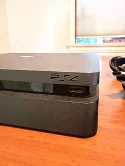 PlayStation 4 Slim 1TB
