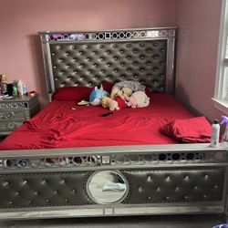 King Size Silver Elegant Mirror Bed