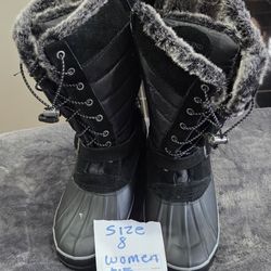 SNOW  BOOTS  SIZE 8 $15