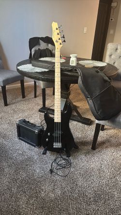 DAVISON black full size bass guitar