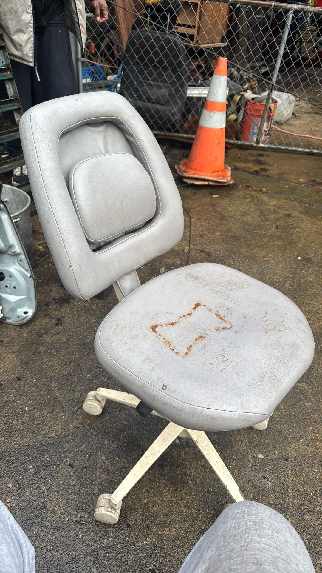 Free Commercial Swivel Office Chair