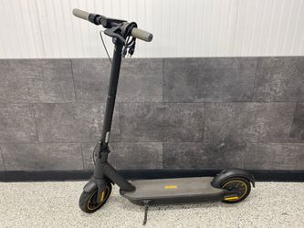 Segway Ninebot Max G30P 350W Electric Scooter With Power Cord(A1D032750)