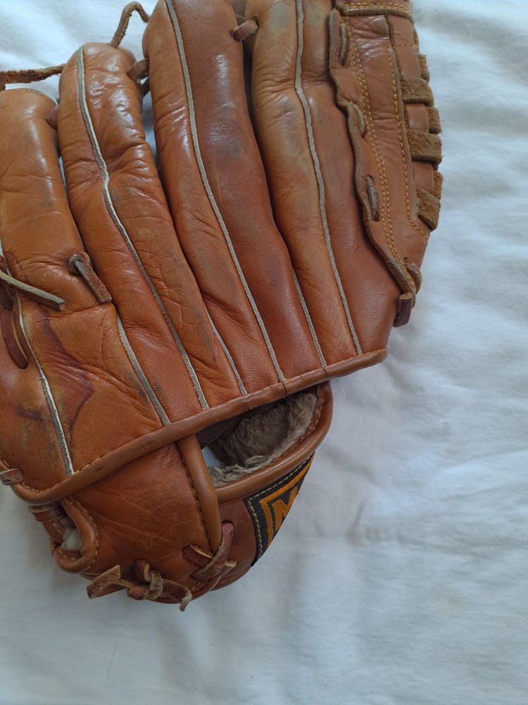 MAG Plus 12 inch RH throw baseball glove MP-2997 #V554