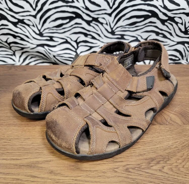 AUC - 0619 - Men's Size 9 Croft and Borrow Brown Sandles Shoes