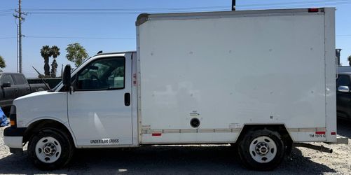 2020 GMC SAVANA BOX TRUCK
