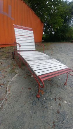 Rolling Metal Chaise Lounge / Lawn / Pool Chair
