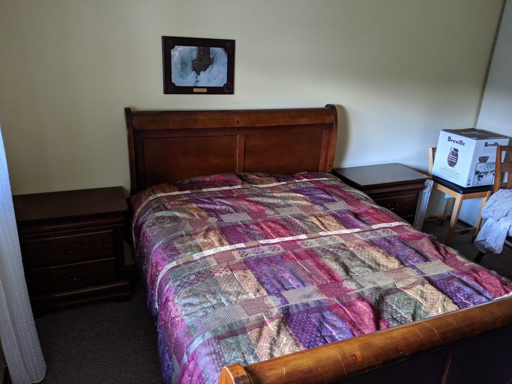 Queen bed set- 6 piece w/mattress