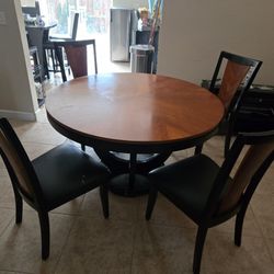Round Wood Dinning Table With 4 Chairs