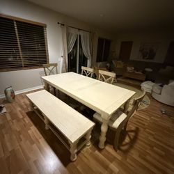 Gorgeous Dining Room Table With Bench.