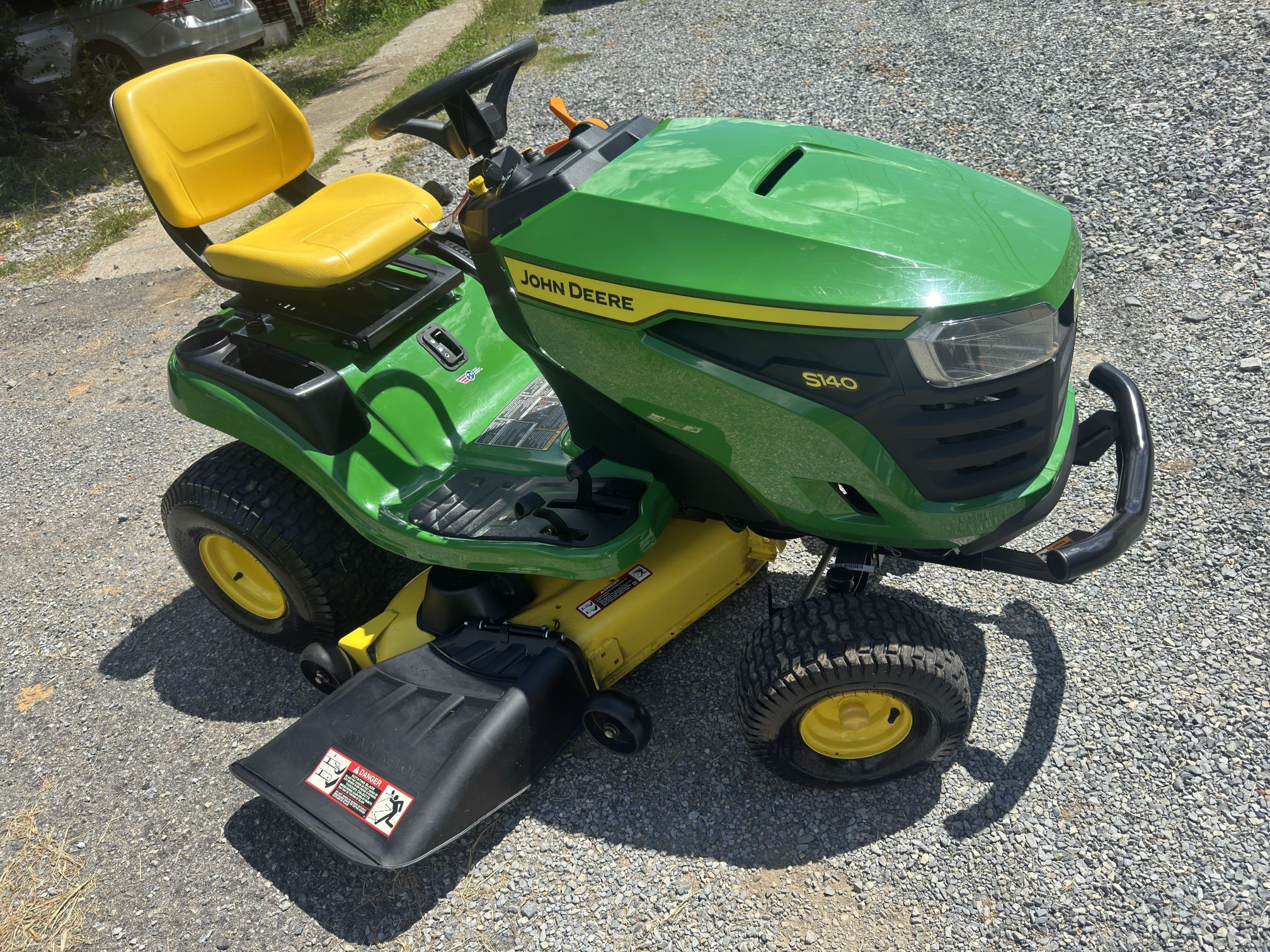 John Deere S140 Lawn Tractor 22HP, Only 50 Hours LIKE NEW