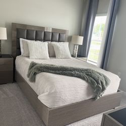 Queen Bedroom Set (mattress included)