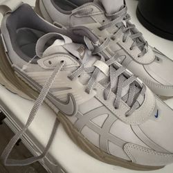 NIKE SHOES • WOMENS BRAND NEW • 6.5