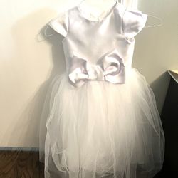 Little Girls Size 6 White Flower Girl Dress By Zoe Ltd