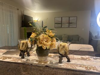 Floral center piece with anteler candle holders
