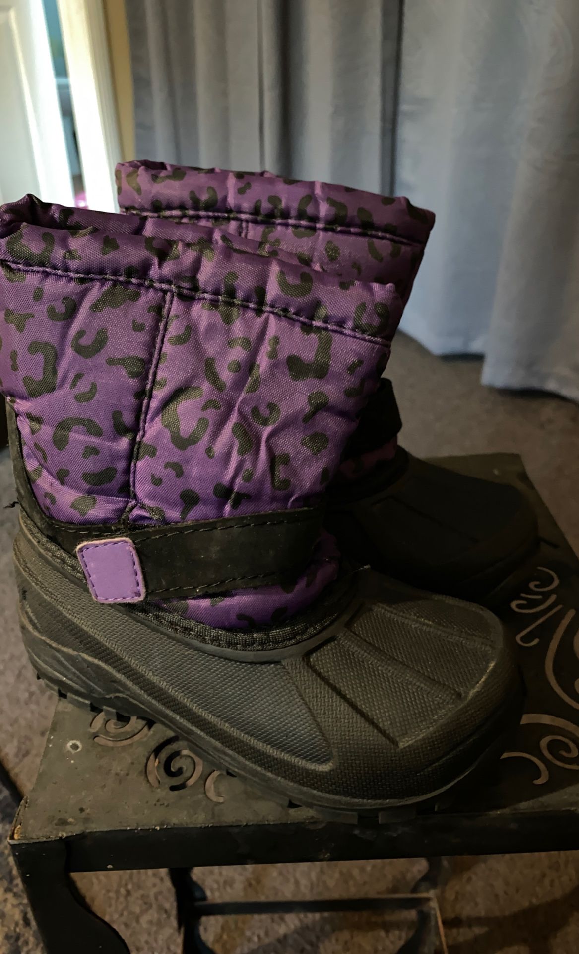 Toddler Girl Size 9 snow boots